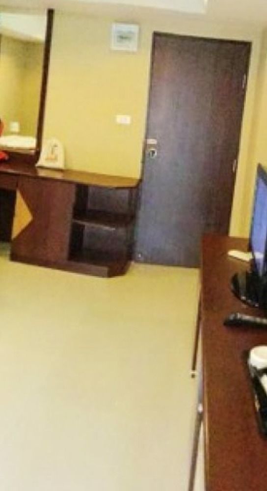查罗恩克朗格兰尼拉公寓 曼谷 外观 照片